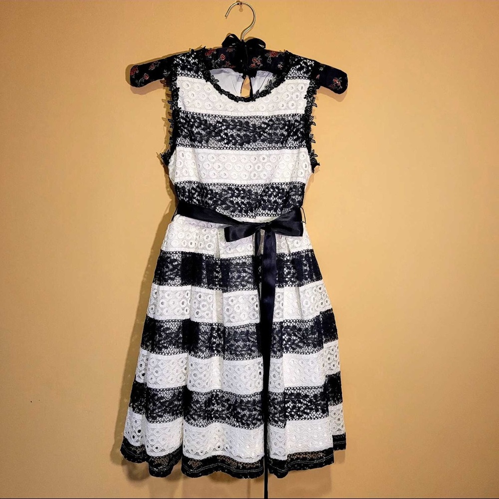 Girls Size 10 Black and White Pattern Dress